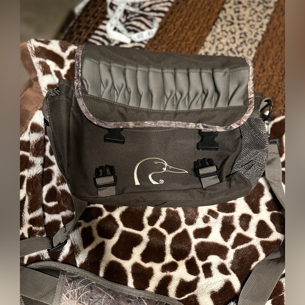 Blind hunting bag.  Pet/smoke free home. See all pics.